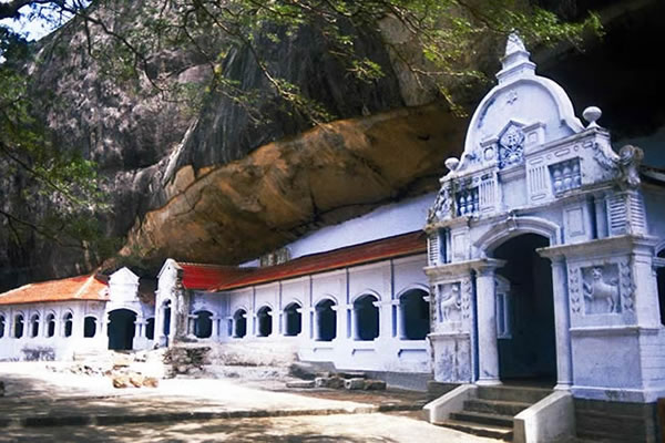 dumbulla-cave-header-image-mob